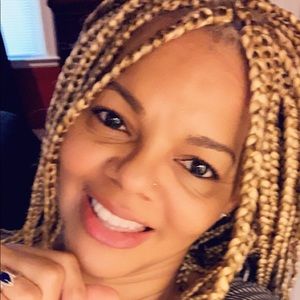 Meet your Posher, Iris